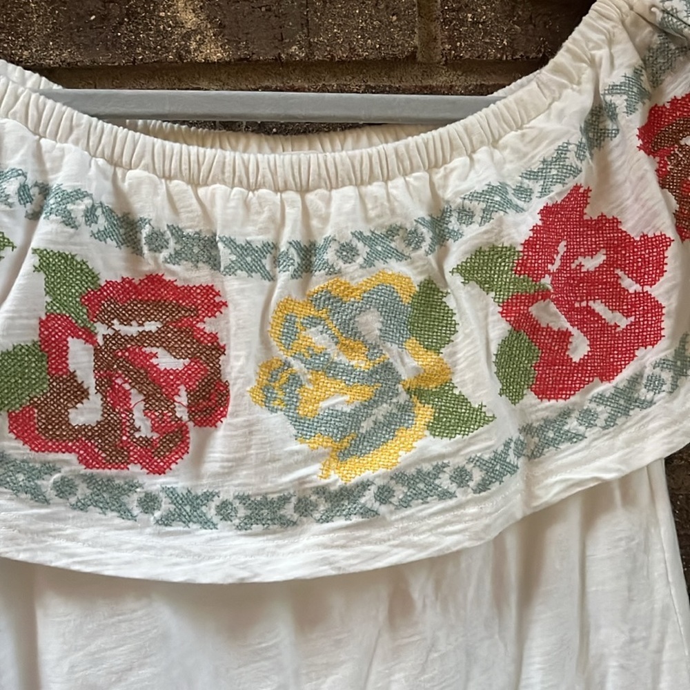 The Impeccable Pig Off Shoulder Embroderied Floral Top Size Small — image 3 of 8